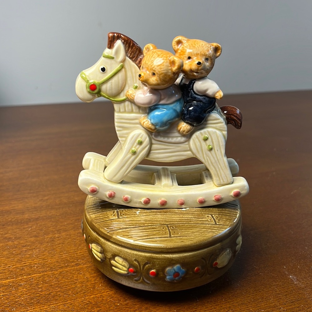Vintage Otagiri Music Box Bears